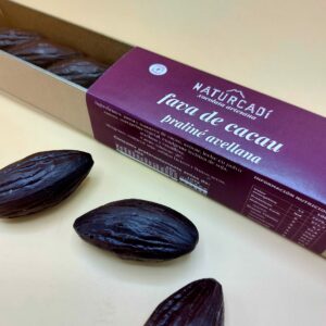 Bombons amb forma de fava de cacau de xocolata negra de Natur Cadí. Disponible a El Formiguer, el centre comercial online del Berguedà.