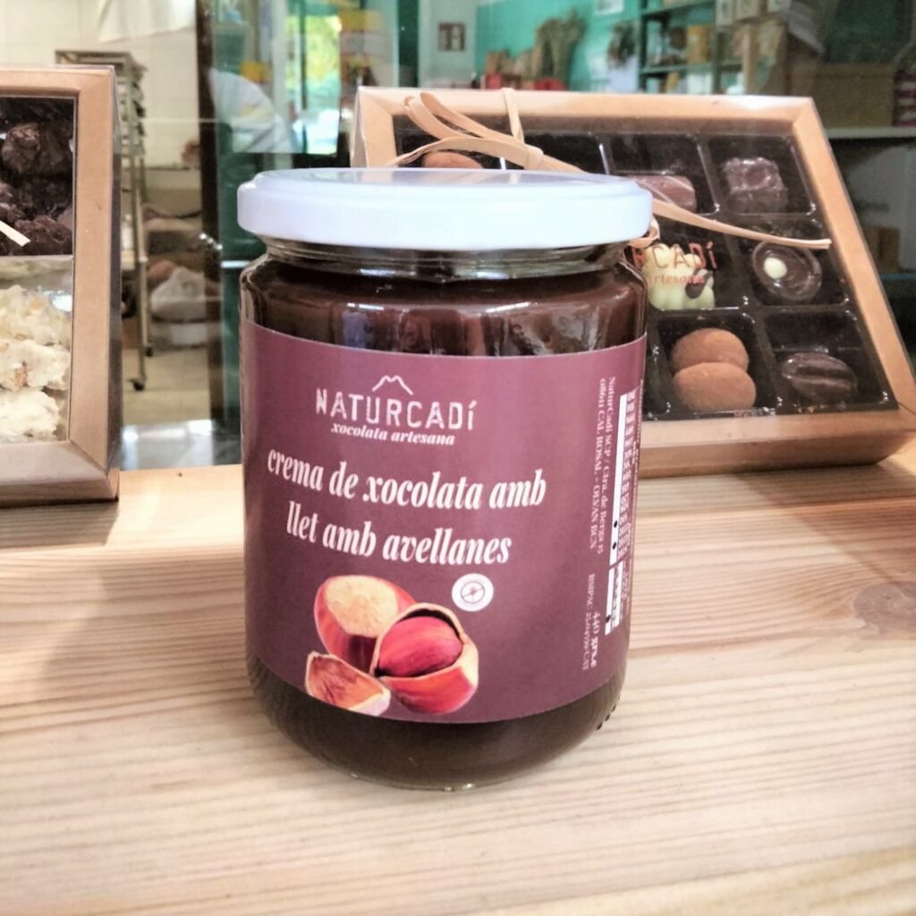 Pot de 440g de crema de xocolata amb llet i avellanes de NaturCadí