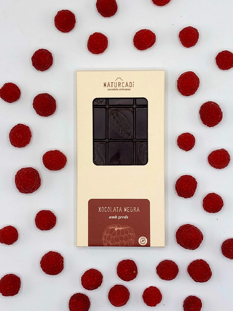 Xocolata negra amb gerds de Natur Cadí. Disponible a El Formiguer, el centre comercial online del Berguedà.